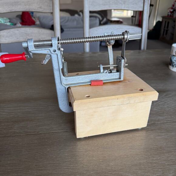 Pampered Chef APCS Apple Peeler Corer Slicer with Wood Block Stand - Picture 3 of 4